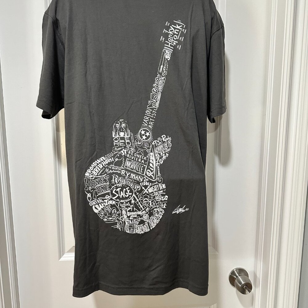 New Nashville Tennessee Dark Grey T-Shirt w/Guitar Graphic, Size L (NWT) - Picture 4 of 8